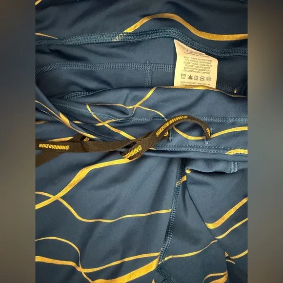 NWOT Nike Dri-FIT 7/8 leggings - Picture 7 of 7